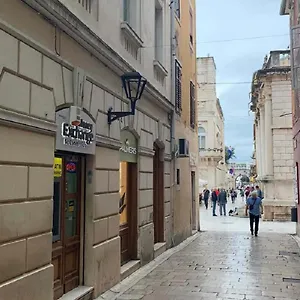 Bruna & Luka ​​centre Zara